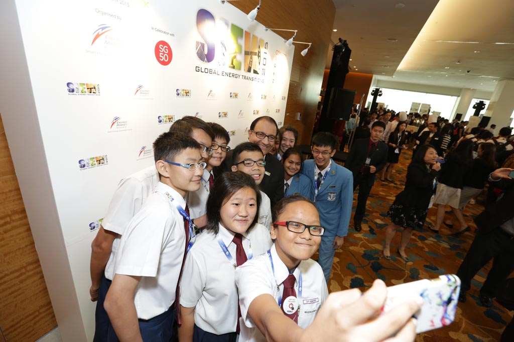 Minister Iswaran taking a 'we-fie' with students Minister Iswaran taking a 'we-fie' with students