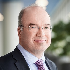 Dr Thomas Becker