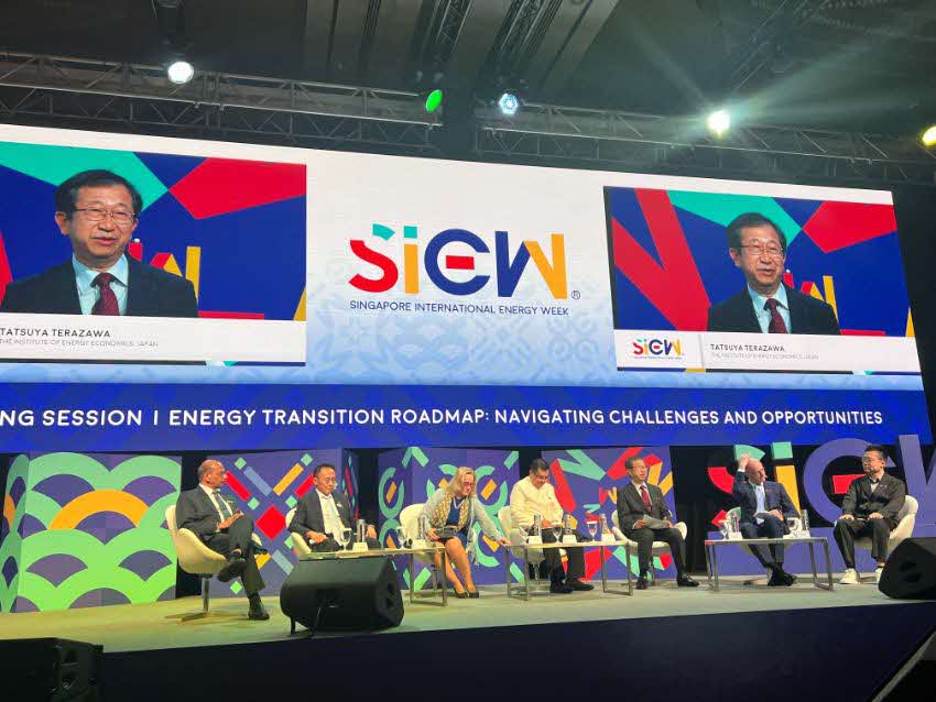 ses-closing-session-image-1