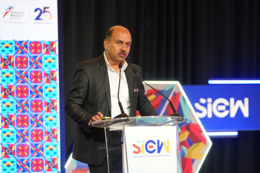 At SIEW TechTable Hitachi Energys Akilur Rahman examines how power grids will need more flexible technologies and intelligent management systems