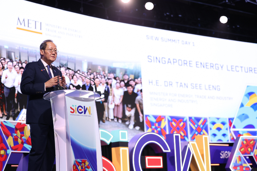 H.E. Dr Tan See Leng, Minister for Energy, Trade and Industry (Energy and Industry), Ministry of Energy, Trade and Industry, Singapore, delivering the Singapore Energy Lecture at SIEW 2026