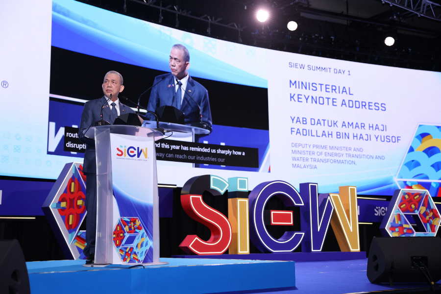 At the Ministerial Keynote Address during SIEW 2026, Amar Haji Fadillah bin Haji Yusof, Deputy Prime Minister and Minister of Energy Transition and Water Transformation, Malaysia, shared his views on advancing regional power links