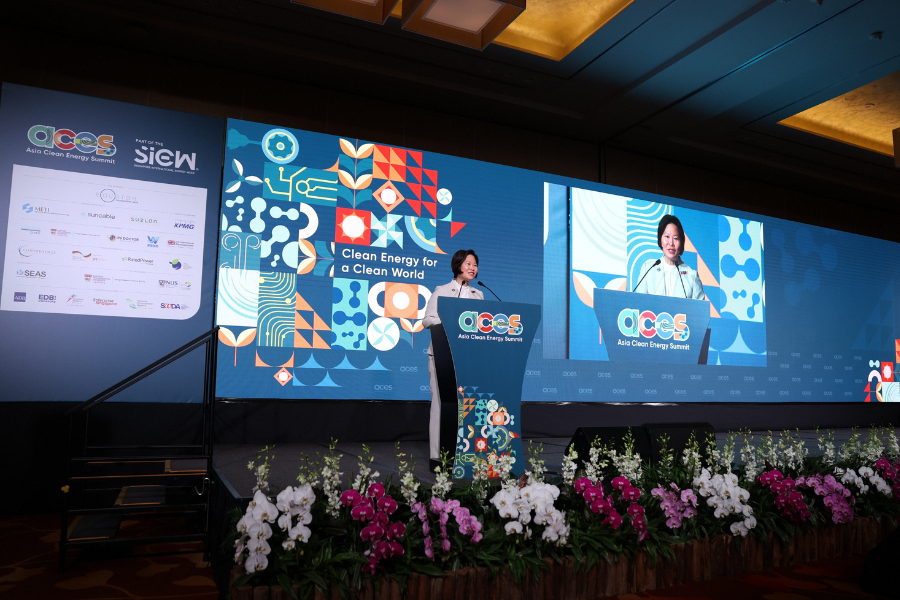 H.E. Gan Siow Huang presenting her Opening Address at Asia Clean Energy Summit